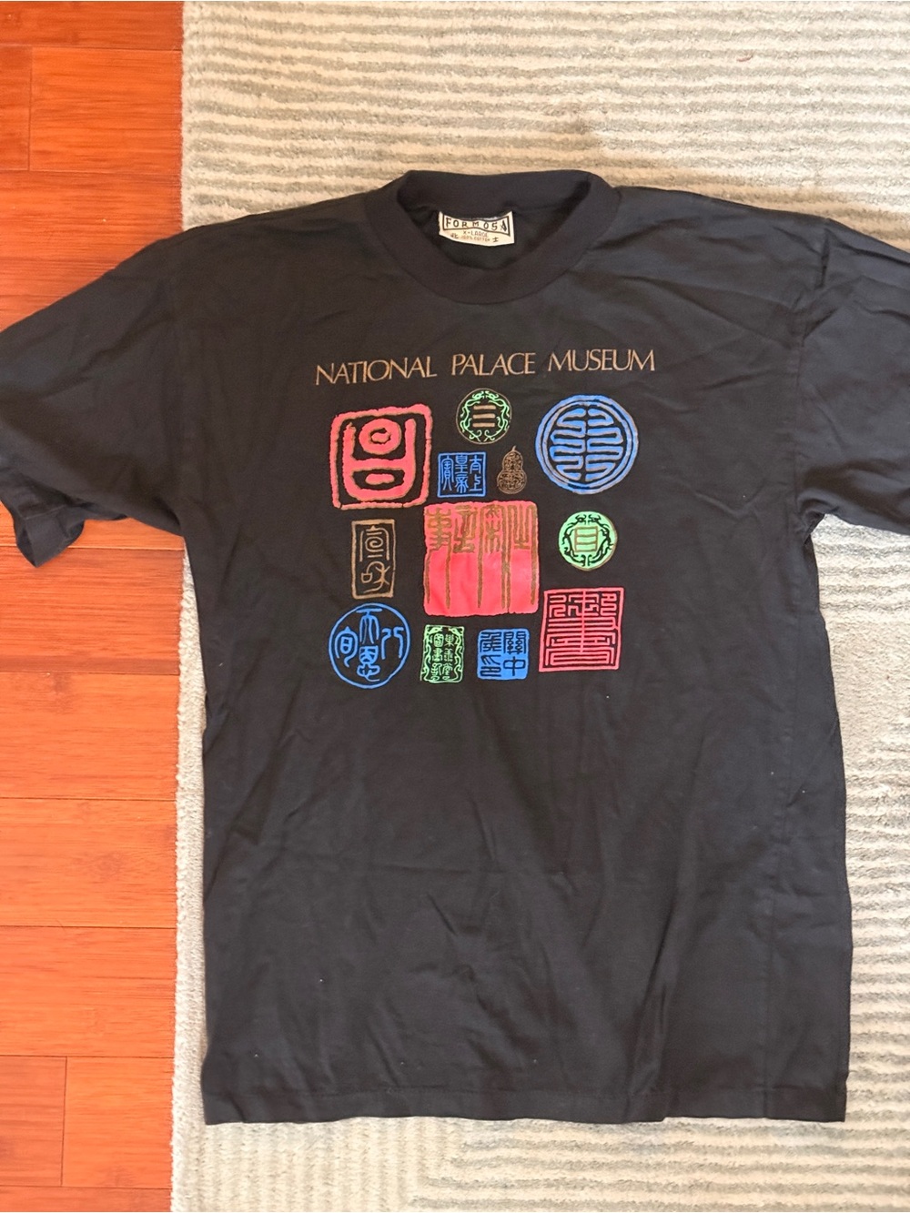Vintage FORMOSA National Palace Museum T-Shirt XL Black Multi-Color Art Seals